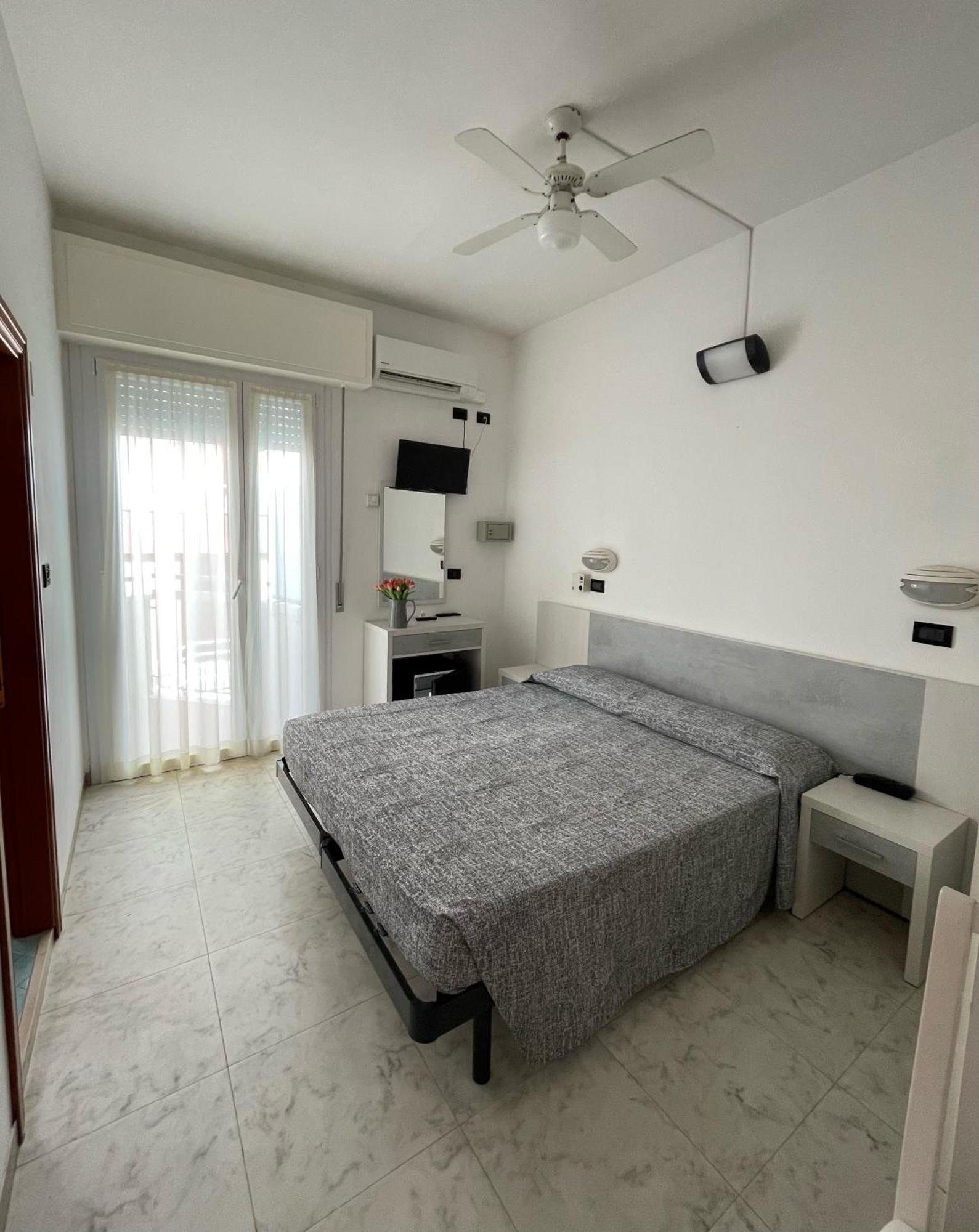 Hotel Haway Ρίμινι Εξωτερικό φωτογραφία